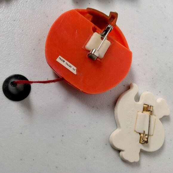 Vintage Holiday Pin Pinback Brooch Lot of 8 Halloween Christmas Easter Witch - Picture 8 of 16